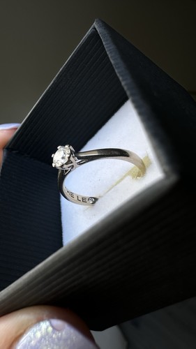 Stunning 9ct white gold - a,