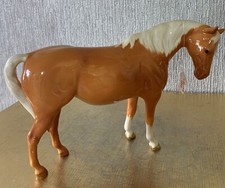 BESWICK HORSE MARE FACING RIGHT HEAD DOWN PALOMINO GLOSS MODEL No. 1812 PERFECT