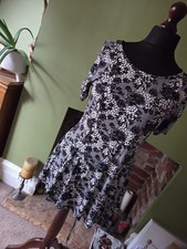 M&S Size 14 Black & White Tunic Top