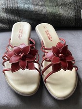 Red Ladies Sandals Size 5E New