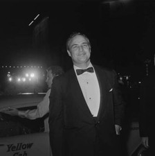 Marlon Brando gets out of a