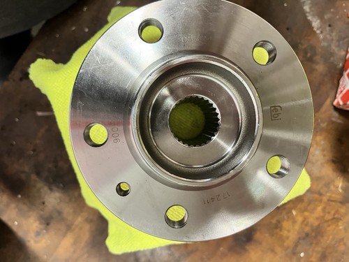 Front wheel hub - front, fit