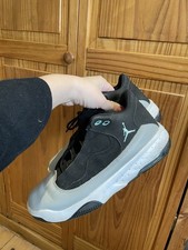 Nike Air Jordan max Aura 2
