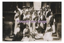 rs0017 - Suffragettes wearing