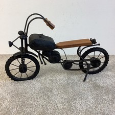 Large Unbranded Vintage Metal