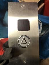 escalator hall station arrow