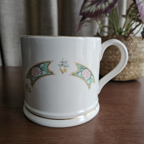 Large sized wade mug bird - wade,