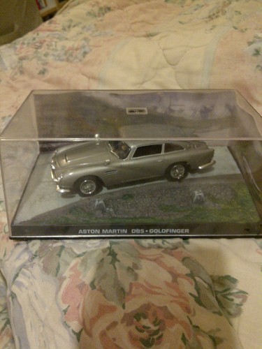 Goldfinger james bond - james,