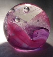 CAITHNESS GLASS   PAPERWEIGHT CT 853 SIROCCO MAGENTA  1991