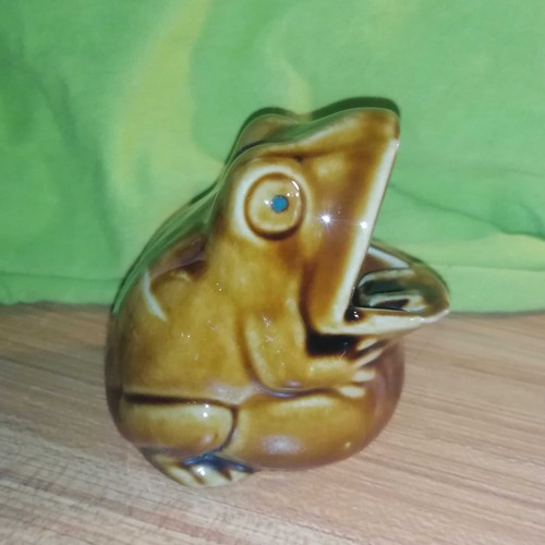 Vintage open mouth frog - open,