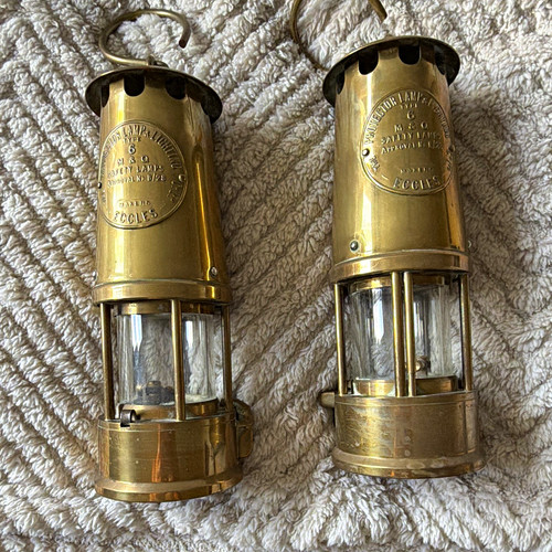 Protector lamp lighting co - protector,