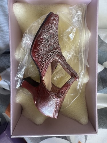 The shoes fits - if,