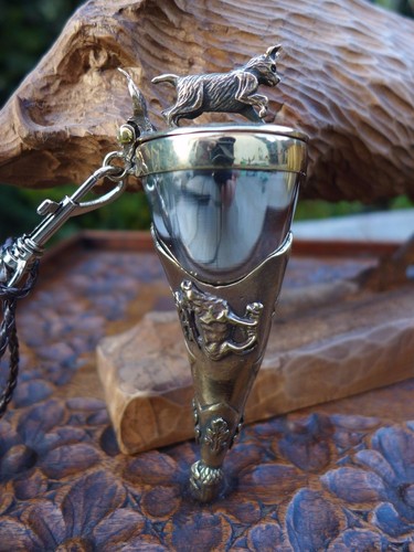 Stirrup cup with brass - , dog