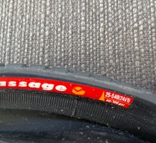 Pneumatic wheelchair tyre