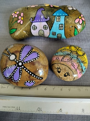 Hand painted stones - 3,
