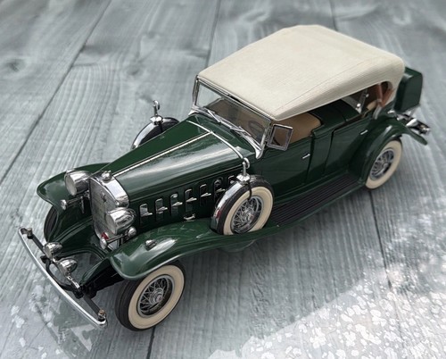 Danbury mint cadillac 16 - mint,