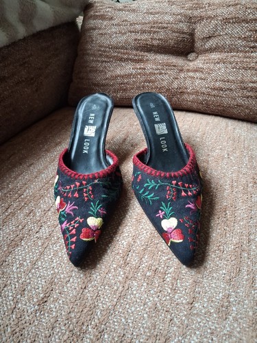 Ladies embroidered kitten - embroidered,