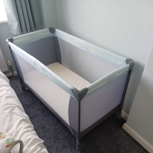 Travel cot with - 4', x