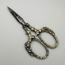 ANTIQUE FRENCH MANICURE