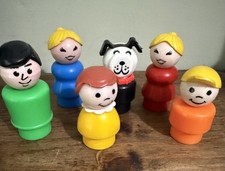 Vintage 1970s  Fisher Price Play 6 People (dog) family