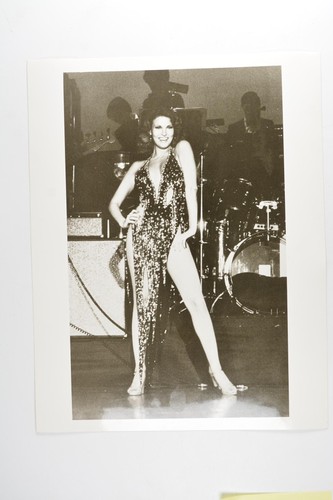 Raquel welch stage performance - raquel,