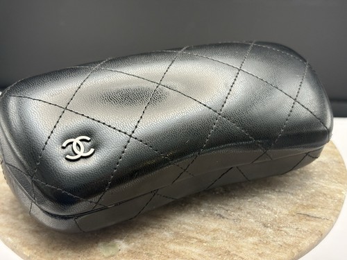 Authentic chanel black quilted - authentic,