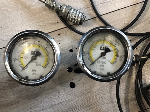 Caterpillar test gauges x2 - test,