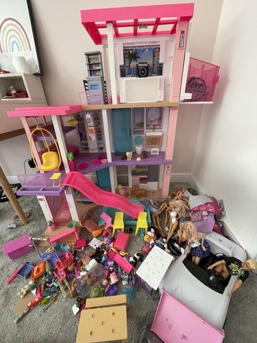 Barbie dream house - with, lots