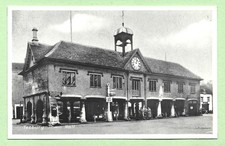 (E646) Gloucestershire B/W Postcard Tetbury Town Hall
