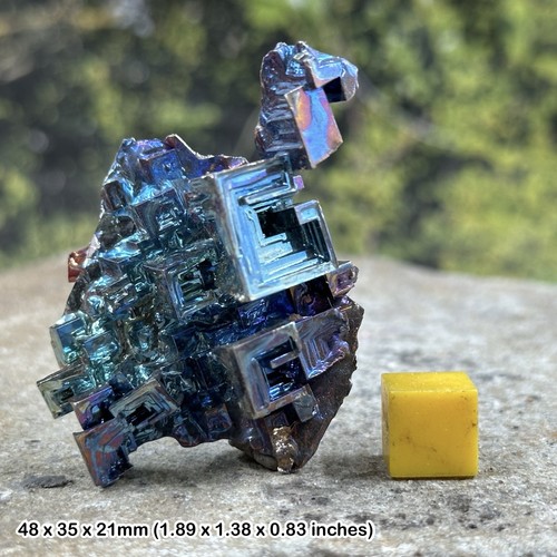 Bismuth large crystal for