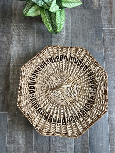 Vtg wicker basket - wicker,