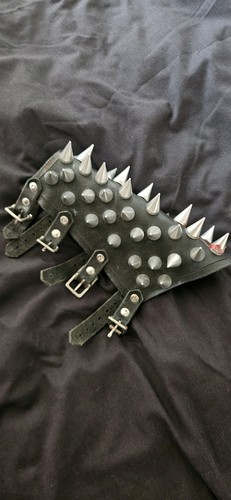 Spiked leather gauntlet black - spiked,