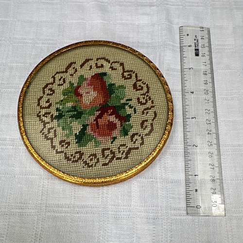 Round framed tapestry - round, rose