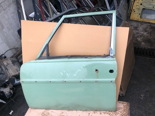 Mercedes w114 front left - left, door