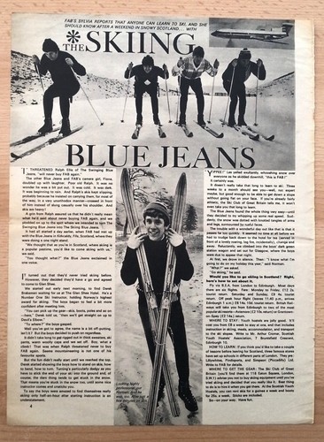 Swinging blue jeans skiers - blue,