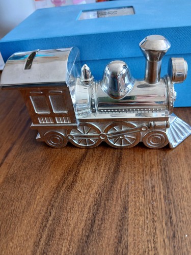 Silver tone metal locomotive - silver,