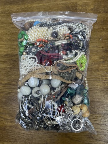 2kg broken costume jewelery - 2kg,