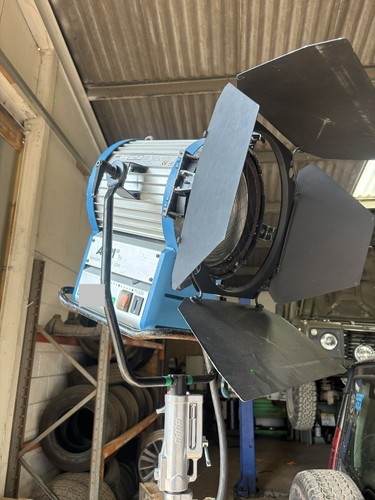 Arri daylight compact 2500 - arri,