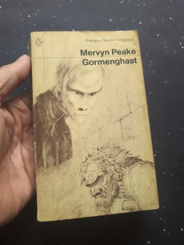 Gormenghast penguin modern - |,