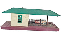 Vintage Model Postwar Lionel Trains Lighted Freight Station House 256 Packed
