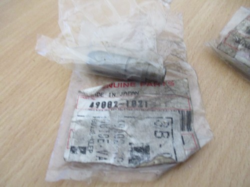 Kawasaki genuine nos valve - kawasaki,