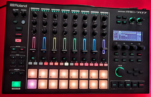 Roland 707 groovebox - roland, mc-707