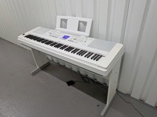 Yamaha DGX-650 in white 88 Key