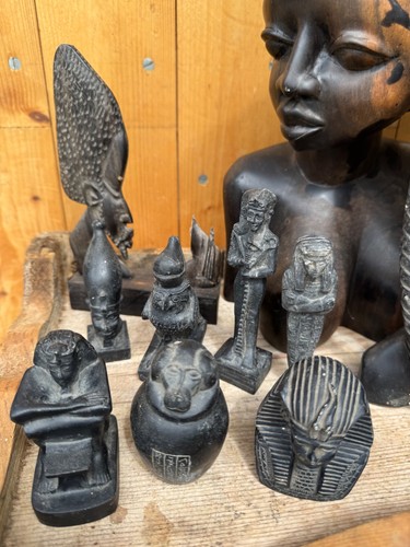Egyptian carved ornaments - -, x