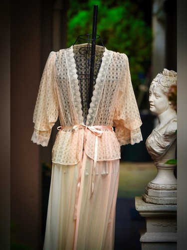Vintage 1970s peach lace - vintage,