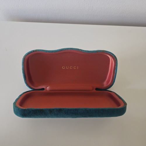 Gucci green sunglasses case - gucci,