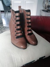 M&S AUTOGRAPH LADIES SZ6 BROWN LEATHER VICTORIAN BUTTON STYLE, STILLETTO BOOTS