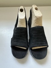CLARKS SPRINGERS BLACK SUEDE Sandals Size 4 NEW