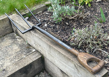 Vintage Garden D Handle Hop