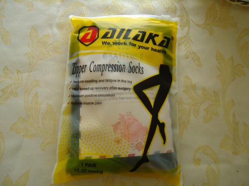 Zipper anti embolism stockings
